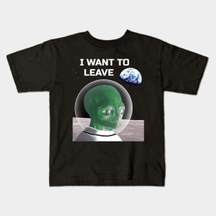 I want to believe except it says leave instead with an alien on the moon Kids T-Shirt